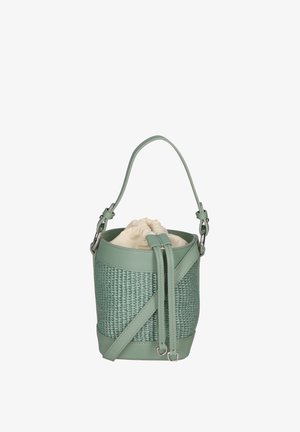 Ronde emmer tas van zachtgroen geweven materiaal met een leren basis; crèmekleurige trekkoordvoering; verstelbare schouderband en hardware accenten.