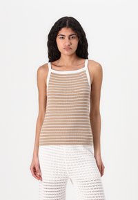 Beige stripete topp med hvite detaljer, med scoop-neckline og tynne stropper. Stoffet er lett og tettsittende.