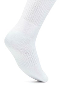 Hvit bomullssokk med ribbet tekstur, som viser fotens form og elastisk mansjett. Glatt overflate og sømløs tådesign.