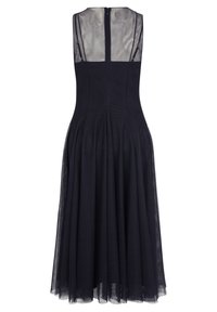 Robe noire sans manches avec un bustier ajusté, un dos transparent et une jupe en tulle évasée, présentant un détail de fermeture à glissière dissimulée.