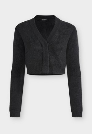 Cardigan court en maille noire avec manches longues et col en V, présenté sur un fond clair uni.