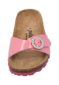 Sandaletta rosa con una fascia superiore lucida e una fibbia decorativa con strass. Sottopiede in sughero e suola in gomma rosa texturizzata. Taglia 37.