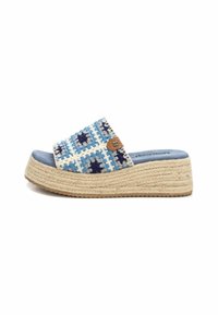 Zapatilla de esparto trenzada en azul y blanco con plataforma de yute, que presenta un upper texturizado y un acento de logo marrón.