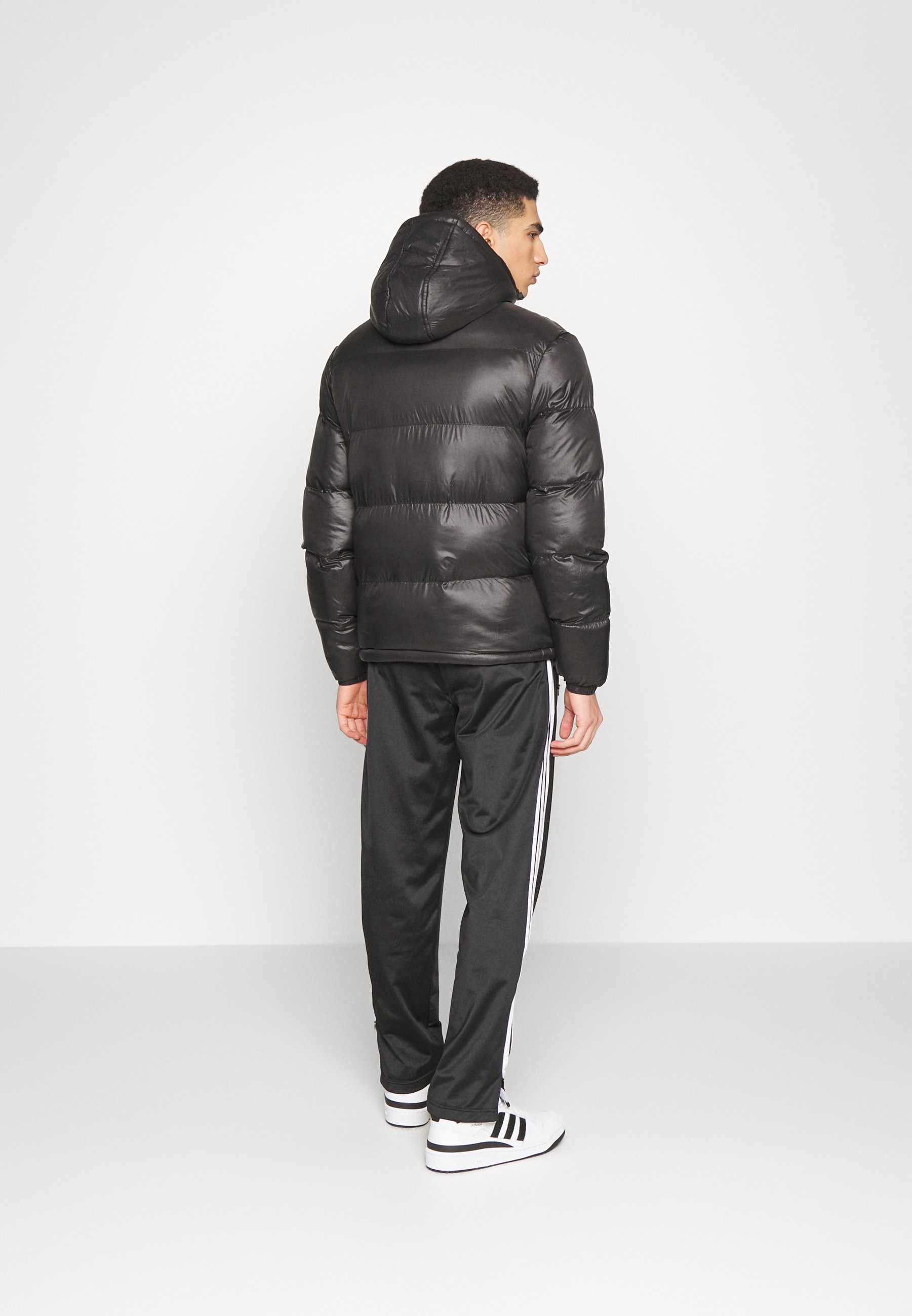 CLOSURE London RACER LOGO PUFFER 