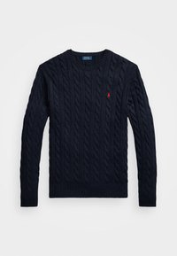 Marinblå kabelstickad tröja gjord av texturerat tyg, med ribbad rund halsringning och liten röd logotyp på bröstet.