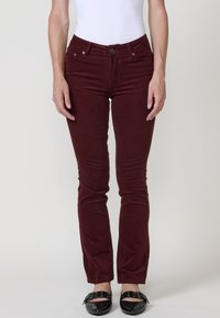 Bordeauxkleurige corduroy broek met een slim fit, vijfhoekig ontwerp, metalen knoopsluiting en een zachte, textuurstof.