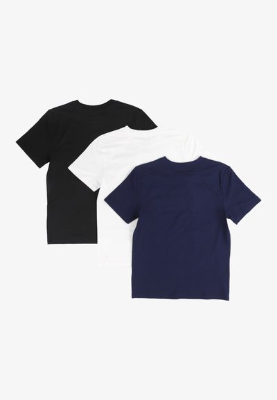 Τρία κοντομάνικα t-shirts σε μαύρο, λευκό και ναυτικό μπλε. Κατασκευασμένα από βαμβάκι, με κλασικό στρογγυλό λαιμό και απλό σχέδιο.