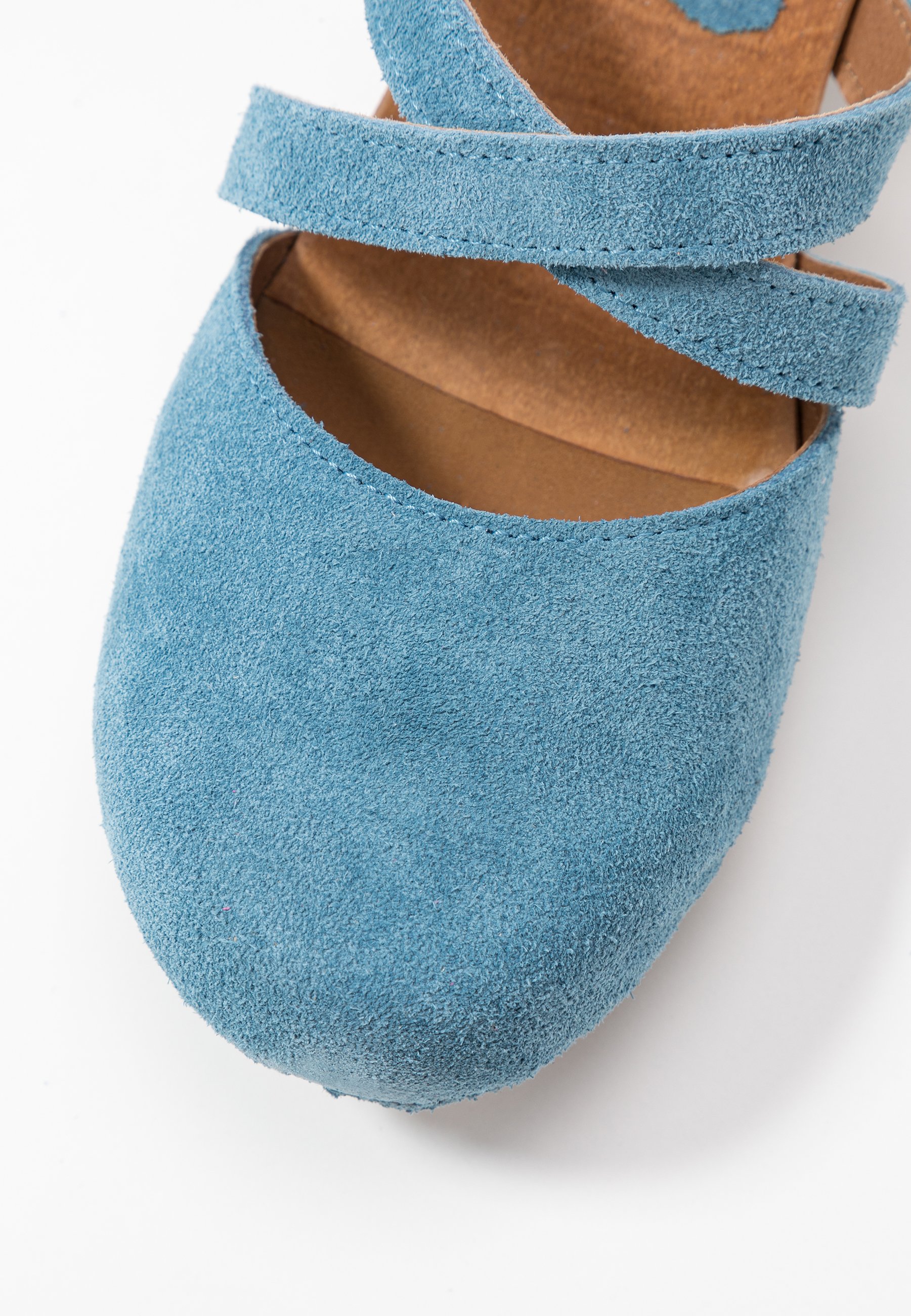 sanita tinja clogs