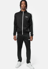 Lonsdale NORMALE PASSFORM MANHAY - Treniņtērps - black white