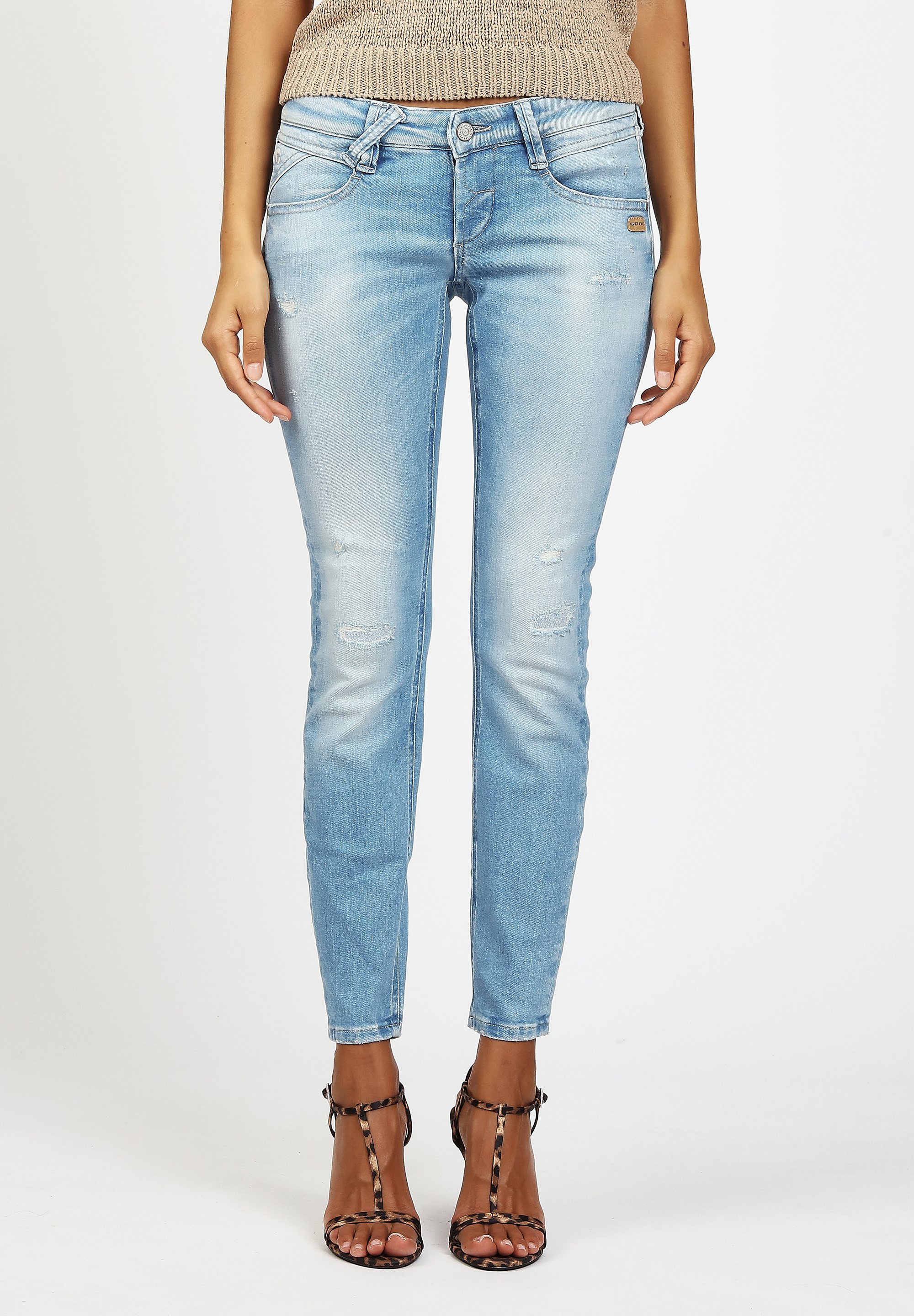 A Guide On How To Measure Jeans: Waist, Rise, Inseam, & More