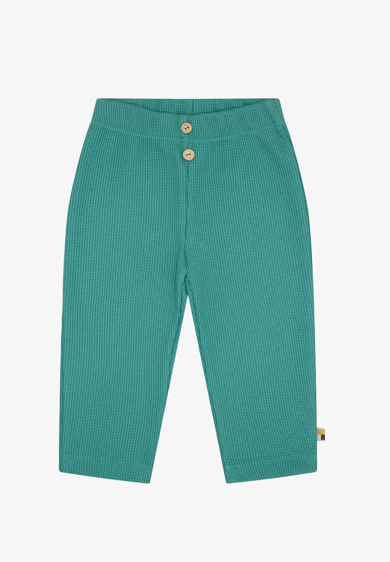 Turquoise katoenen broeken met een gestructureerd wafelpatroon, voorzien van twee houten knopen bij de tailleband en een klein label aan de zijkant.
