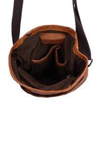 Gusti Leder AUNA - Sac bandoulière - cognac