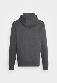 Felpa con cappuccio grigia scura in tessuto morbido e texturizzato. Presenta un cappuccio, maniche lunghe e polsini e orlo a costine. Senza loghi o fantasie visibili.