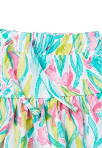 Abito in cotone multicolore con base blu chiaro e motivi astratti in verde, rosa e turchese. Vita elastica con lacci abbinati.