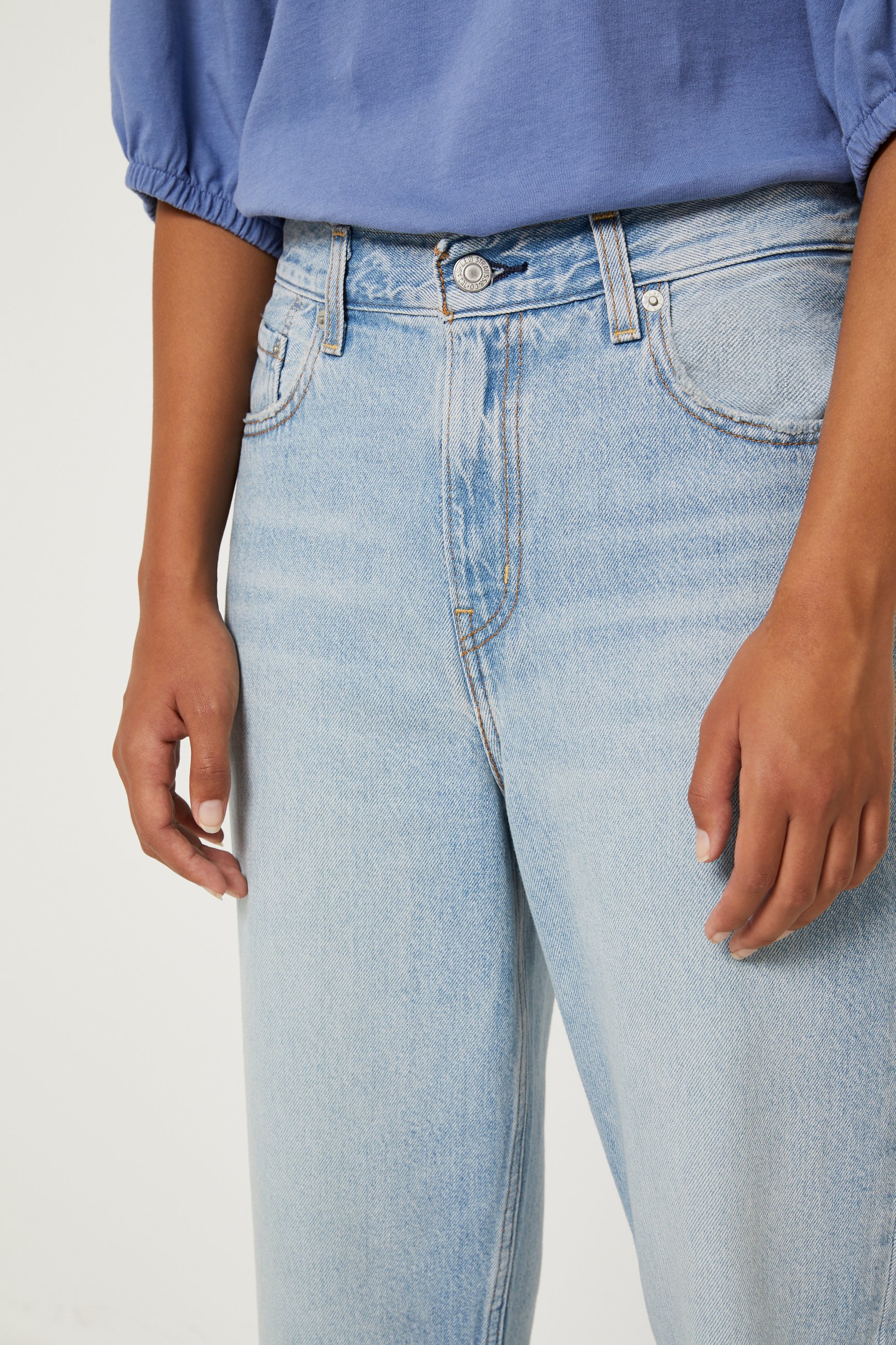 levis loose taper crop