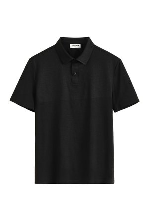 Polo noir à manches courtes avec un col et un seul bouton sur la patte de boutonnage, présenté sur un fond blanc.