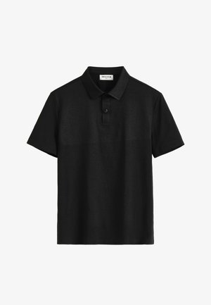 Polo noir à manches courtes avec un col et un seul bouton sur la patte de boutonnage, présenté sur un fond blanc.