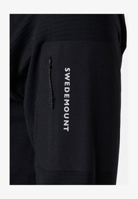 Vald, black