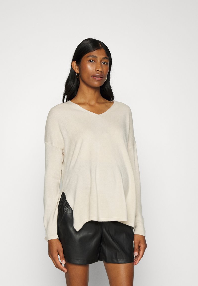 Damen Strickjacken | ONLY MATERNITY OLMAMALIA V-NECK Strickpullover pumice stone/stein - IL17302 Damen Strickjacken | ONLY MATERNITY OLMAMALIA V-NECK Strickpullover pumice stone/stein - IL17302