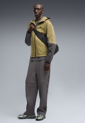 Puma, PUMATECH RELAXED FULL ZIP HOODIE DK - Sudadera con cremallera - chai latte