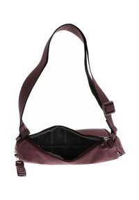 Petit sac bandoulière violet foncé avec une sangle adjustable, fermeture éclair ouverte révélant un intérieur noir avec doublure de marque et une tirette de fermeture éclair extérieure de marque.