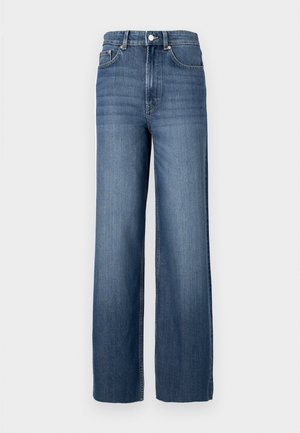 Jean en denim bleu avec une taille haute et une coupe à jambes larges. Présente un design classique à cinq poches et des détails en métal sur les boutons.