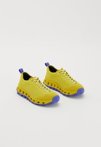 Unselected, helles gelb