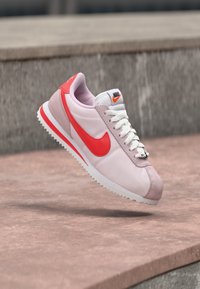 Non sélectionné, pink foam/light crimson/white/safety orange/black