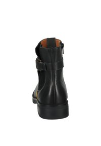 Bottine en cuir noir vue de dos avec une fermeture éclair latérale et une bride à boucle sur fond blanc.