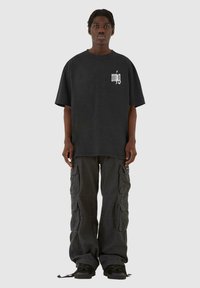 MJ Gonzales HEAVY ACID WASHED TRANSFORMATION - T-shirts med print - black