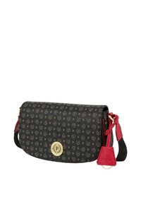 Borsa sintetica nera con logo dorato e motivo ripetuto con la lettera "P", dettagli rossi, tracolla regolabile e chiusura con zip.