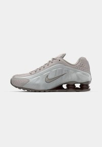 SHOX R4 UNISEX - Baskets basses - cave stone/college grey/baroque brown/metallic silver