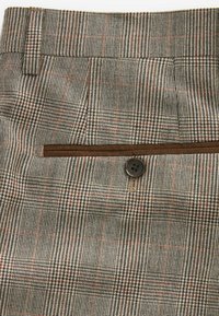Next SIGNATURE ALFRED REGULAR FIT - Habitbukser - taupe