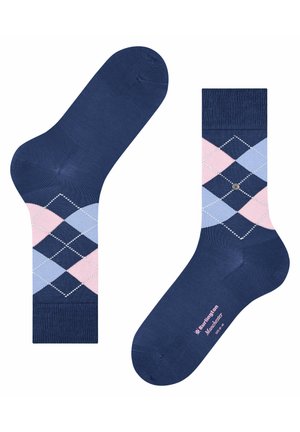 Chaussettes bleu marine ornées d'un motif argyle en losanges bleu clair et rose. Renfort à la pointe et au talon avec un détail de logo près de la cheville. Texture douce.