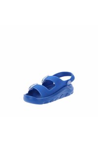 Sandalia infantil azul hecha de material transpirable, con dos correas ajustables, diseño de punta abierta y suela texturizada para mayor agarre.