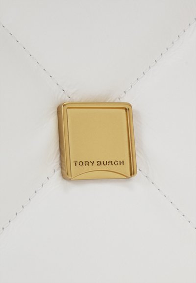 Tory Burch KIRA QUILT CONVERTIBLE SHOULDER BAG - Geantă de mână - blanc
