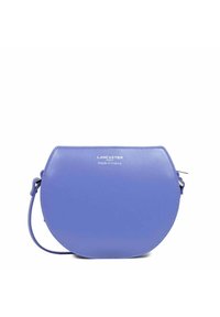 Borsa a forma rotonda in pelle blu vivace con logo impresso. Presenta un'unica tracolla e una superficie liscia con bordi cuciti.