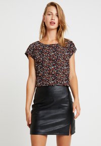 ONLY - VIC SS AOP NOOS PTM - Blouse - night sky Thumbnail Image 1