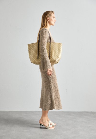 By Malene Birger ABI TOTE - Kandekott - incense