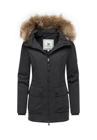 Melnā parka jaka ar mākslīgo kažokādu apmali uz kapuces, rāvējslēdzējs priekšpusē, divas priekšējās kabatas un riboti aproces. Izgatavota no izturīgas auduma ar matētu tekstūru.