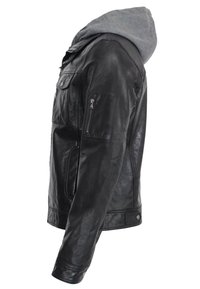 Schwarze Lederjacke mit einer grauen Kapuzenjacke, ausgestattet mit Reißverschlusstaschen, Schulterklappen und einer glatten Oberflächenstruktur.
