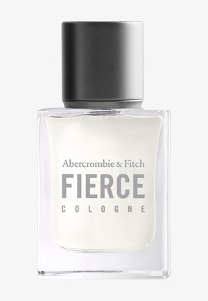 Bouteille en verre rectangulaire transparente d'eau de Cologne Abercrombie & Fitch Fierce avec un bouchon cylindrique noir sur fond blanc.