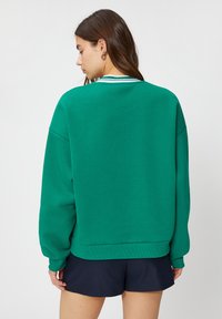 Koton EMBROIDERED CREW NECK VARSITY  - Felpa - green