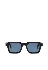 Lunettes de soleil rectangulaires noires avec des montures épaisses et des verres teintés bleu foncé, vue de face.