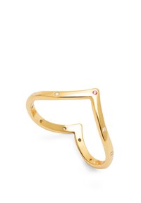 Anillo abierto de oro con forma angular en V, adornado con pequeños acentos de piedras preciosas blancas y una de color rosa.