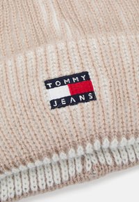 Tommy Jeans HERITAGE BEANIE - Gorro - drifty dunes