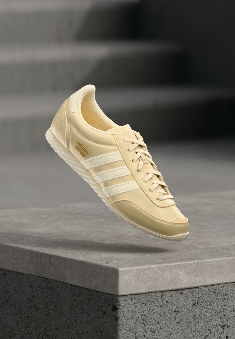 adidas Originals JAPAN warm vanilla/cream white/gold-coloured metallic/sand