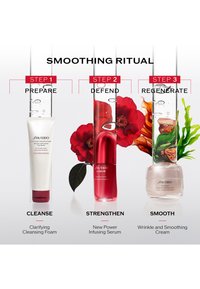 Mousse nettoyante clarifiante, sérum énergisant au fleur rouge, et crème lissante anti-rides aux feuilles vertes, présentés comme un rituel de soins en trois étapes.