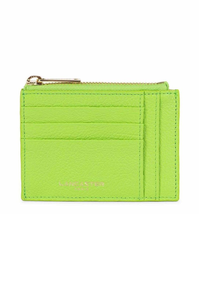 Porte-cartes en cuir vert vif avec plusieurs emplacements pour cartes et un compartiment zippé, doté de quincaillerie en ton doré et de surpiqûres contrastantes.