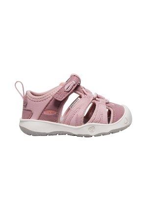 Pink geschlossene Kleinkind-Sandale mit verstellbarem Riemen, Netzseiten und weißer strukturierter Sohle, die für Komfort und Atmungsaktivität entwickelt wurde.